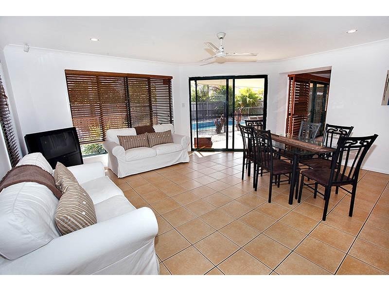 21 Baker Finch Place, Twin Waters QLD 4564