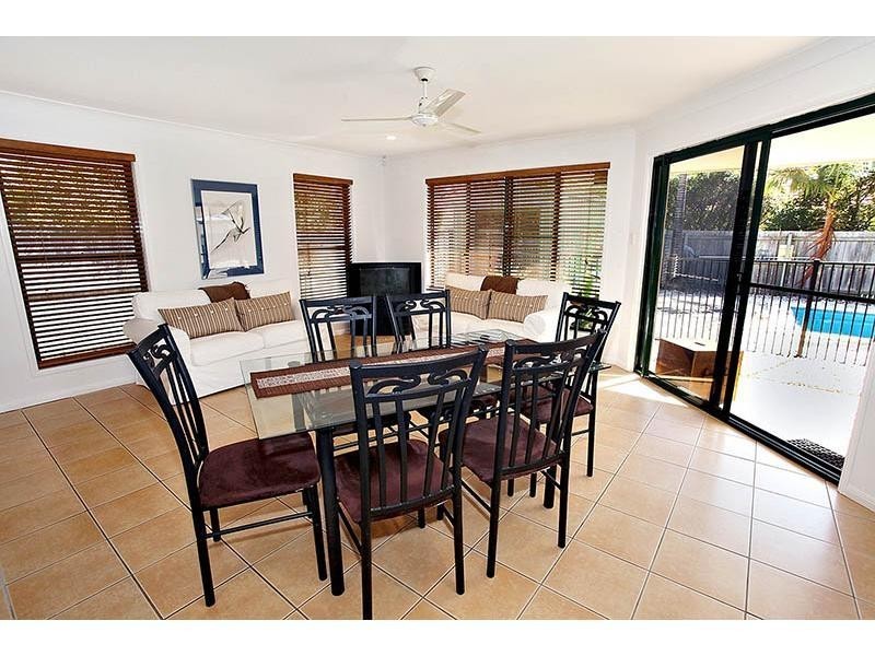 21 Baker Finch Place, Twin Waters QLD 4564