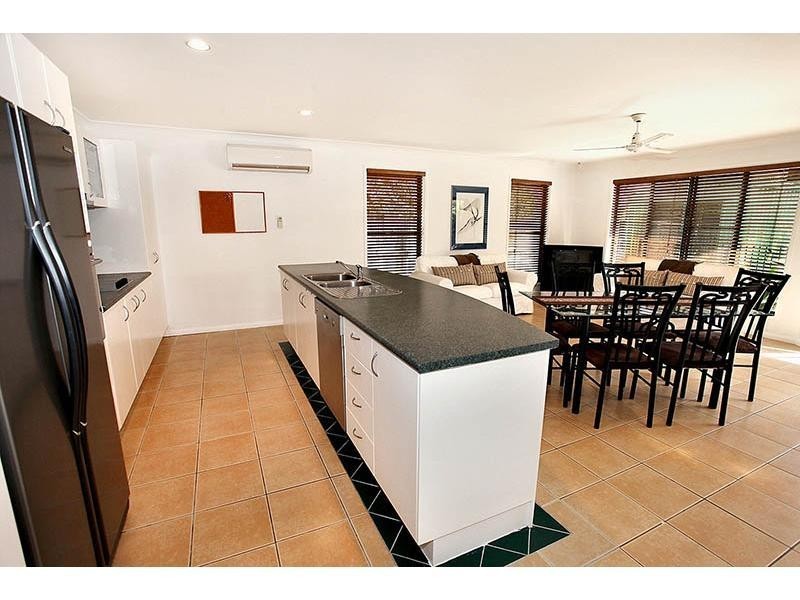21 Baker Finch Place, Twin Waters QLD 4564