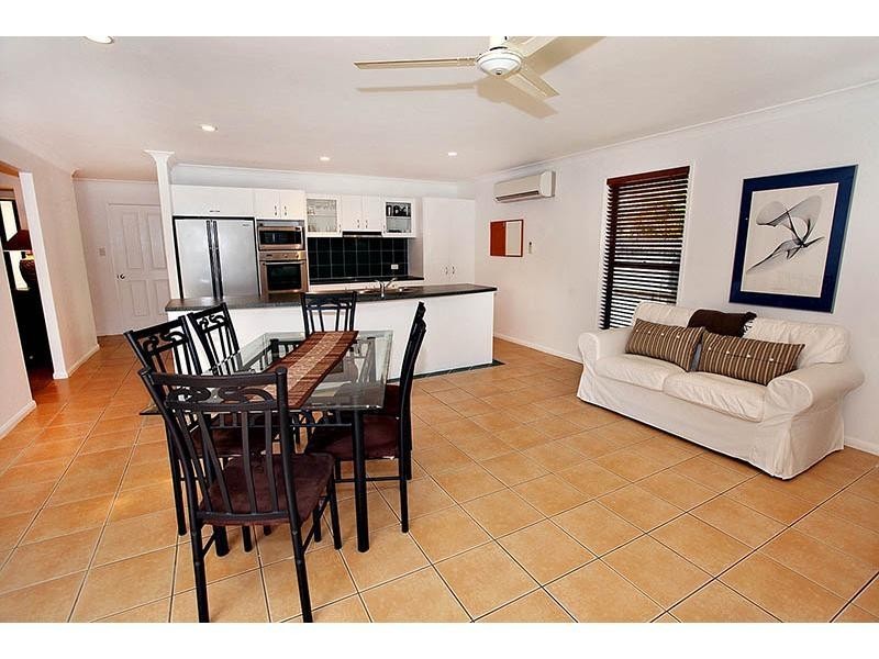 21 Baker Finch Place, Twin Waters QLD 4564