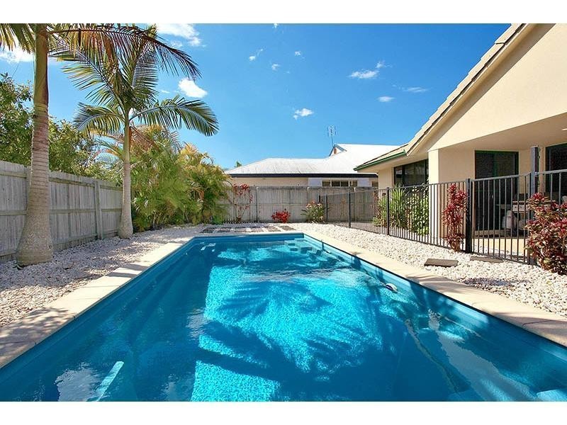 21 Baker Finch Place, Twin Waters QLD 4564