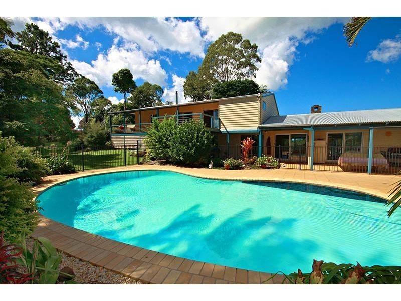 98 Dixon Avenue, Maleny QLD 4552