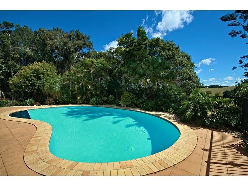 98 Dixon Avenue, Maleny QLD 4552