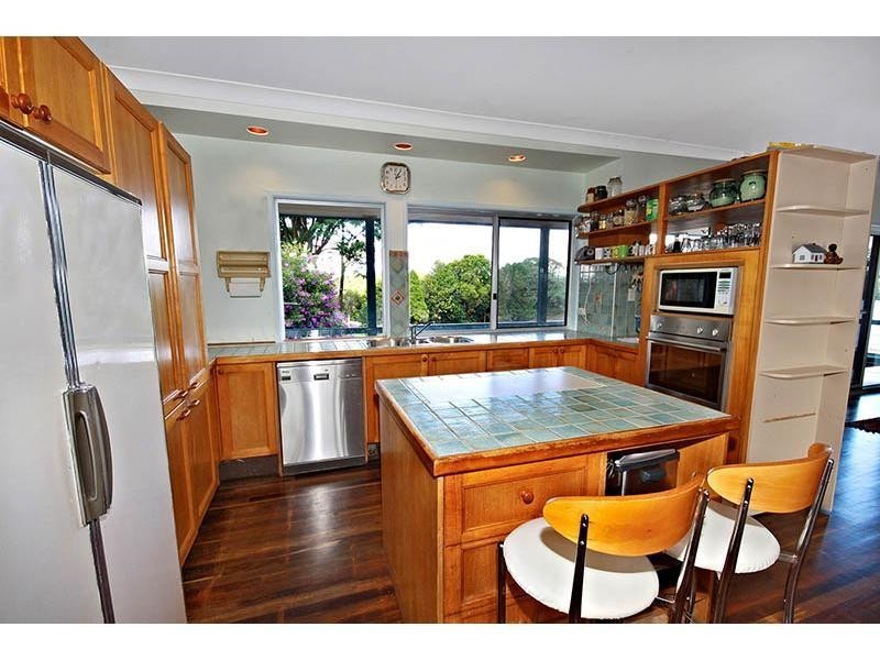 98 Dixon Avenue, Maleny QLD 4552