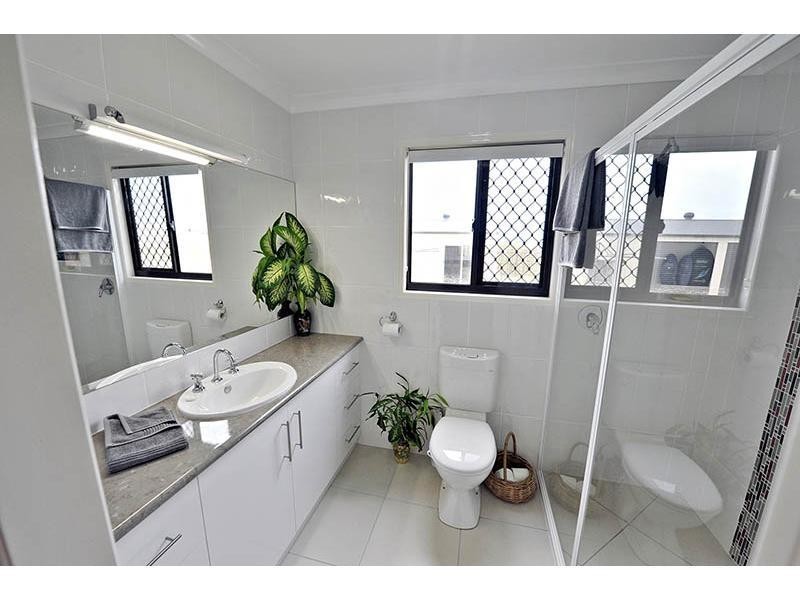 37 Powers Street, Burnett Heads QLD 4670