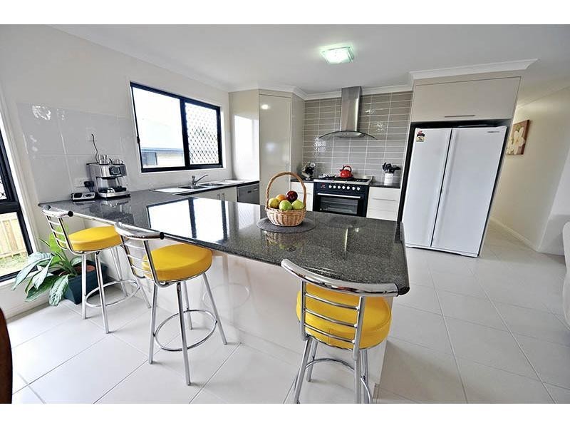 37 Powers Street, Burnett Heads QLD 4670