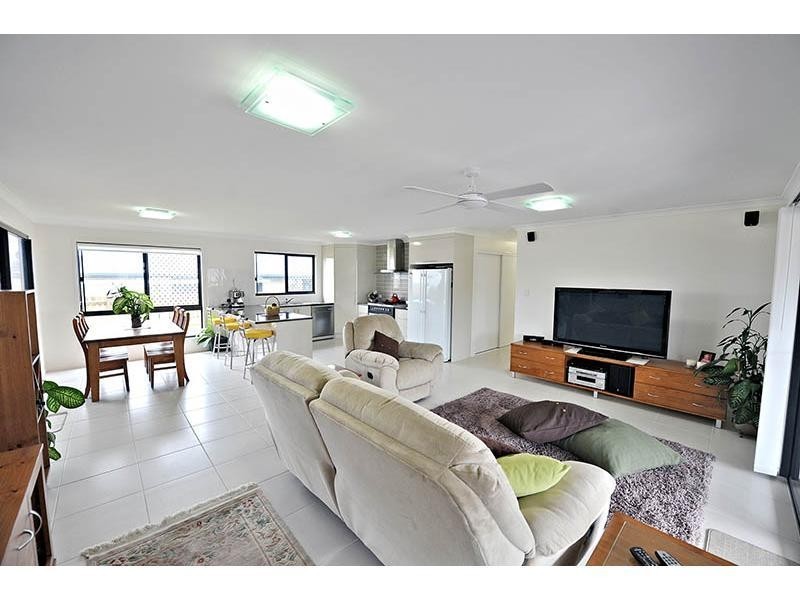 37 Powers Street, Burnett Heads QLD 4670