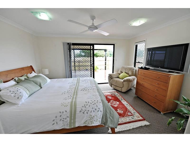 37 Powers Street, Burnett Heads QLD 4670