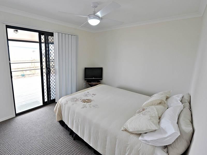 37 Powers Street, Burnett Heads QLD 4670