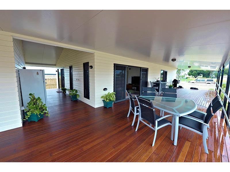 37 Powers Street, Burnett Heads QLD 4670