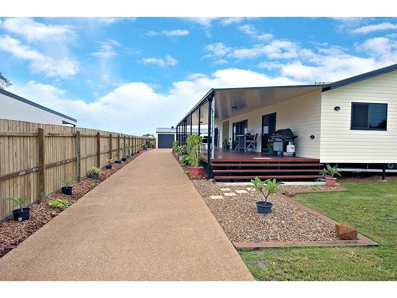 37 Powers Street, Burnett Heads QLD 4670