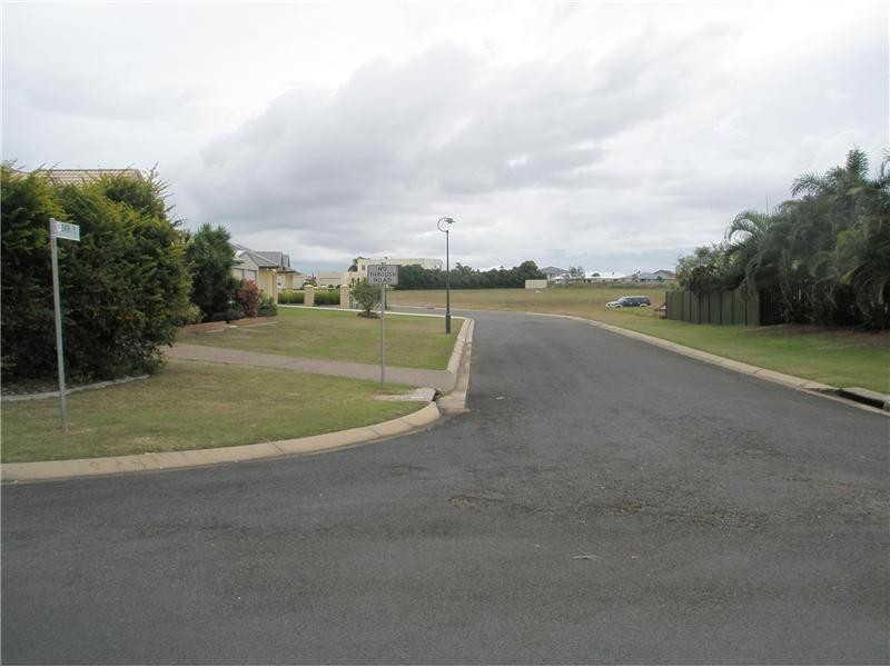 8 Davin Place, Coral Cove QLD 4670