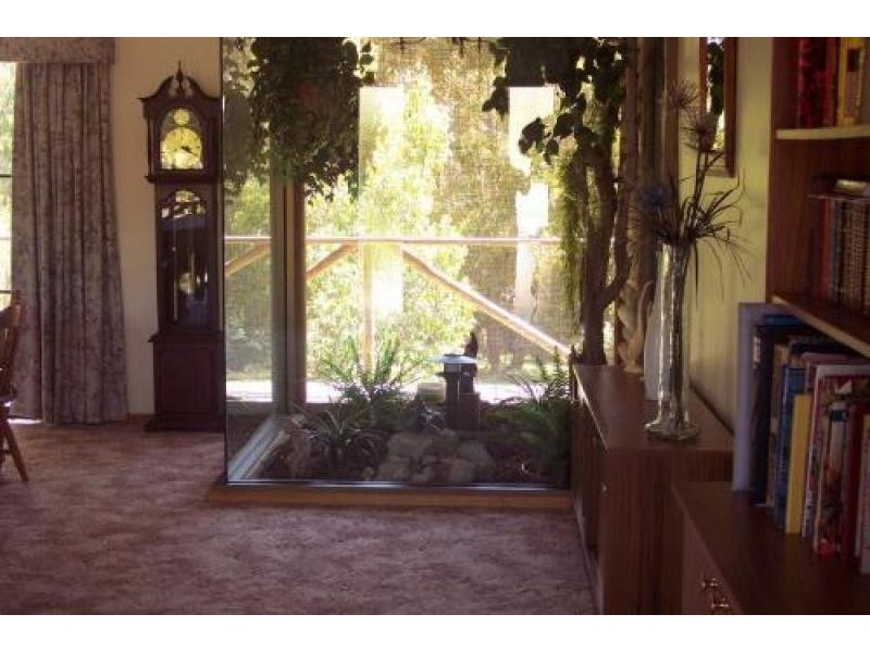 37 Mitchelson Court, Lakes Entrance VIC 3909