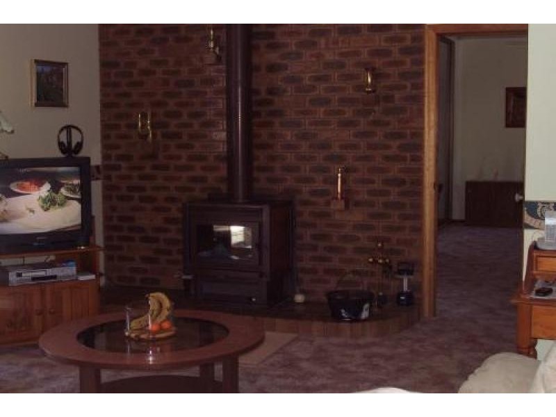 37 Mitchelson Court, Lakes Entrance VIC 3909