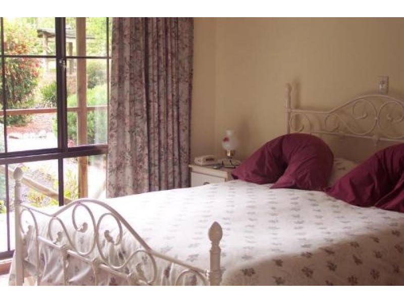 37 Mitchelson Court, Lakes Entrance VIC 3909