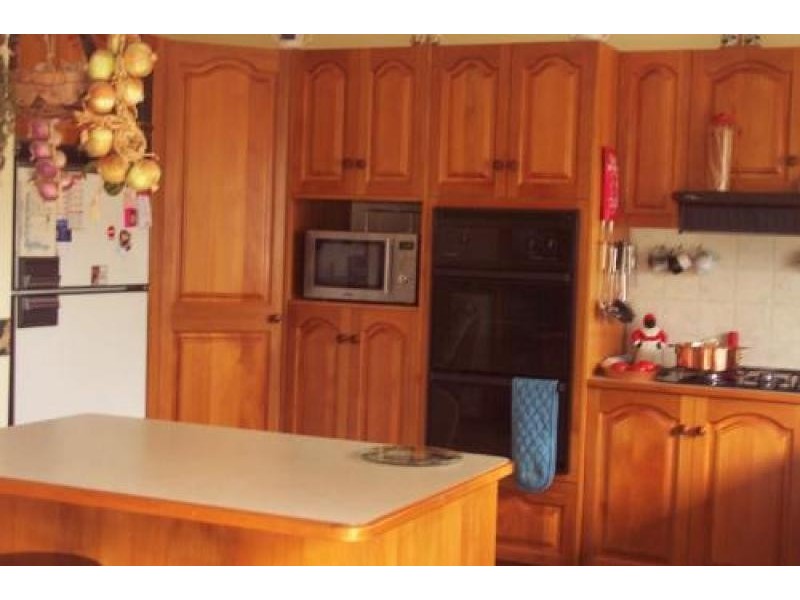 37 Mitchelson Court, Lakes Entrance VIC 3909