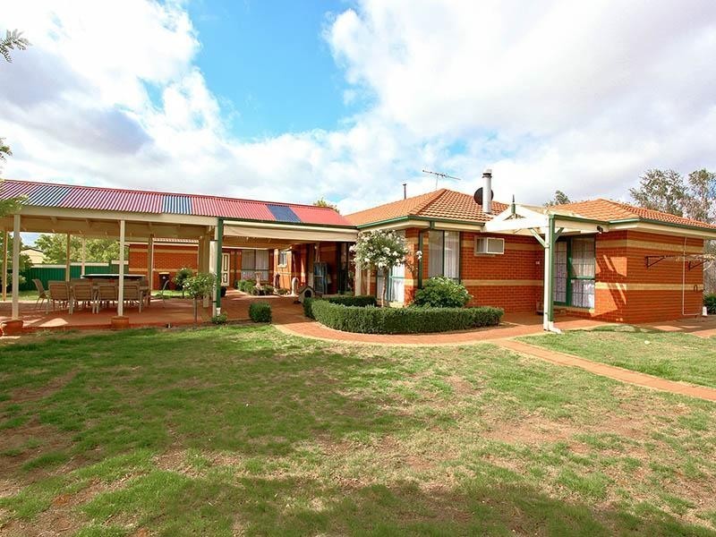 28 maplewood close, Brookfield VIC 3338