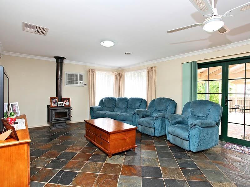 28 maplewood close, Brookfield VIC 3338