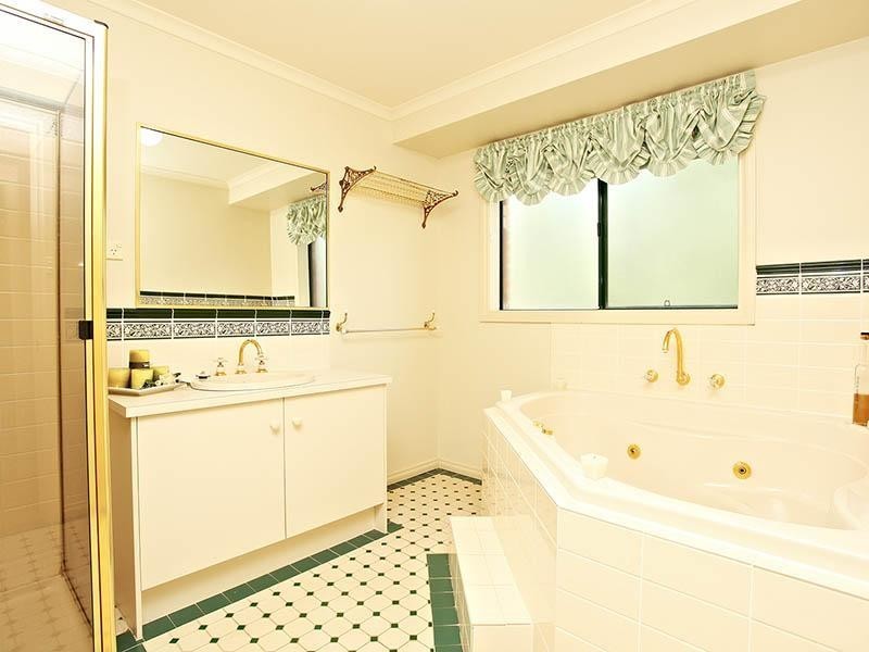 28 maplewood close, Brookfield VIC 3338