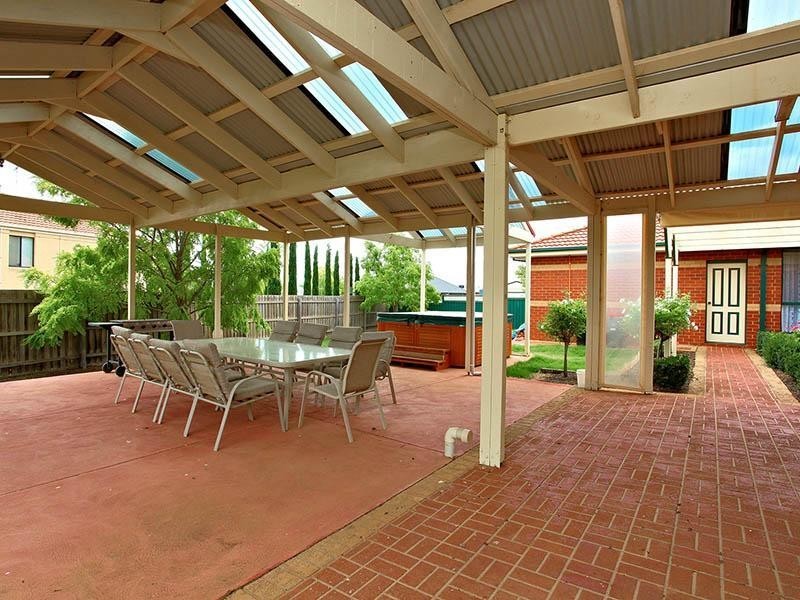 28 maplewood close, Brookfield VIC 3338