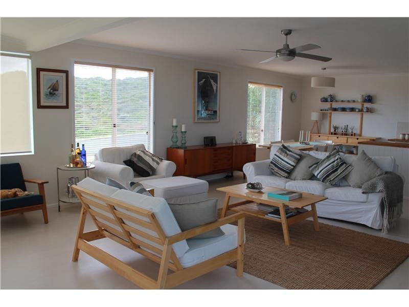 8 Harris Street, Guilderton WA 6041