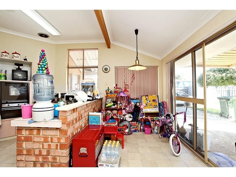 104 Bolderwood Drive, South Lake WA 6164