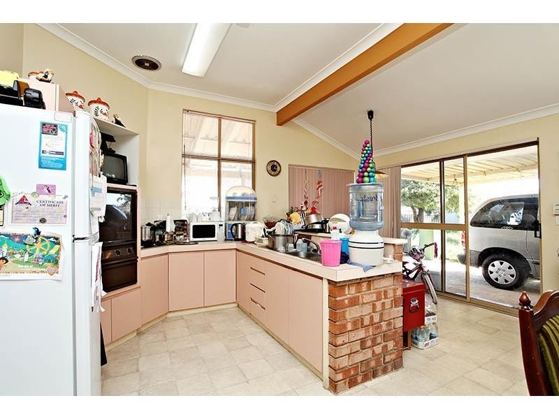 104 Bolderwood Drive, South Lake WA 6164