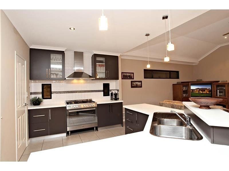 10 Watersun Gardens, Jindalee WA 6036