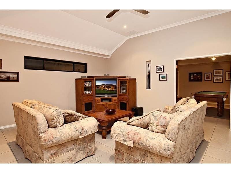 10 Watersun Gardens, Jindalee WA 6036