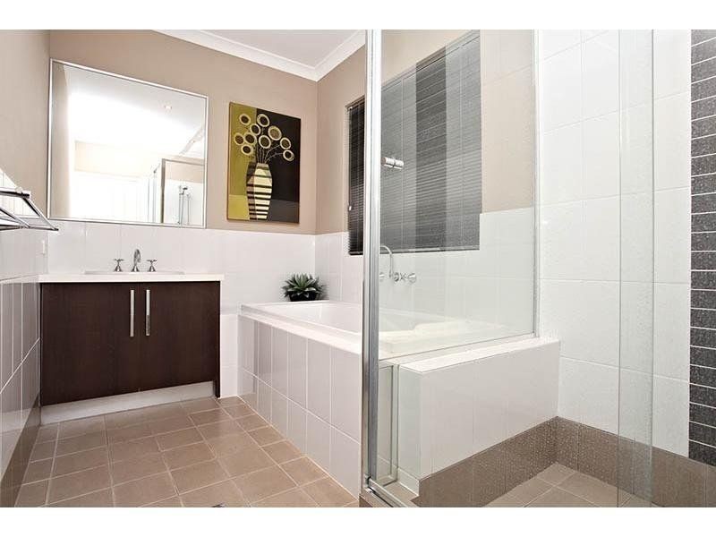 10 Watersun Gardens, Jindalee WA 6036