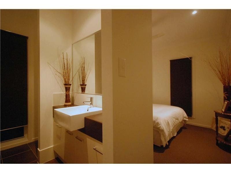 6 Dominica Place, Kawana Island QLD 4575