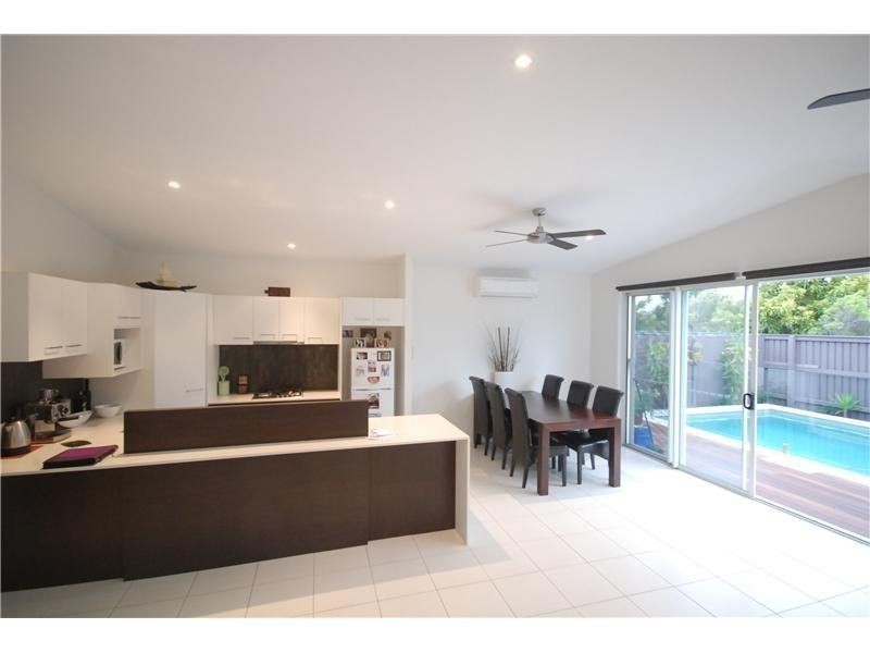 6 Dominica Place, Kawana Island QLD 4575