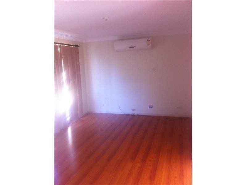 4 macbeth grove, St Clair NSW 2759