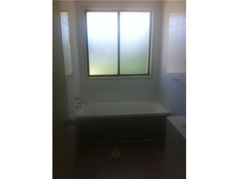 4 macbeth grove, St Clair NSW 2759