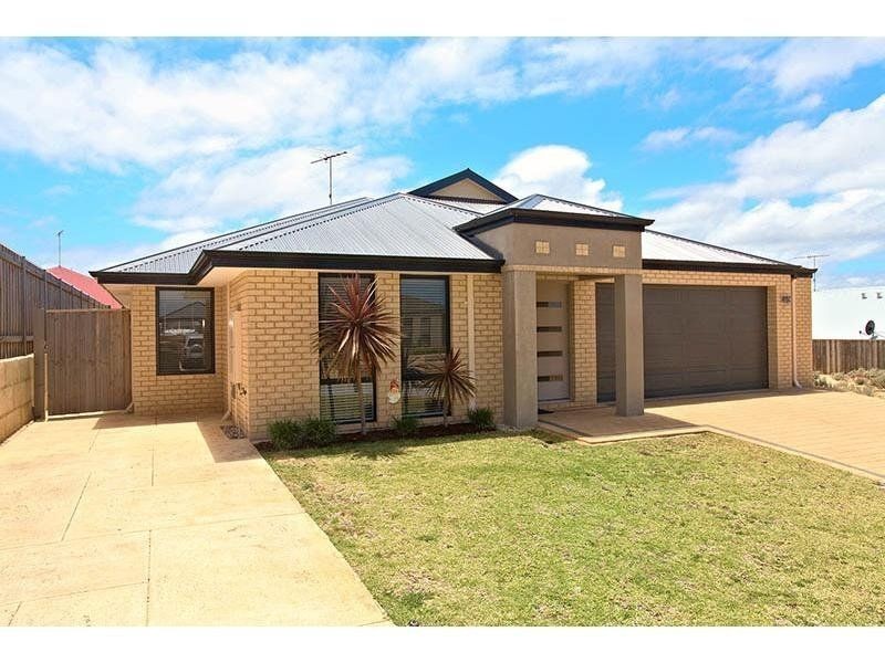 11 Buttercup Parkway, Halls Head WA 6210