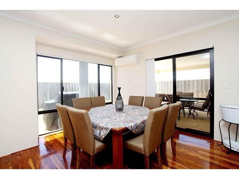 11 Buttercup Parkway, Halls Head WA 6210