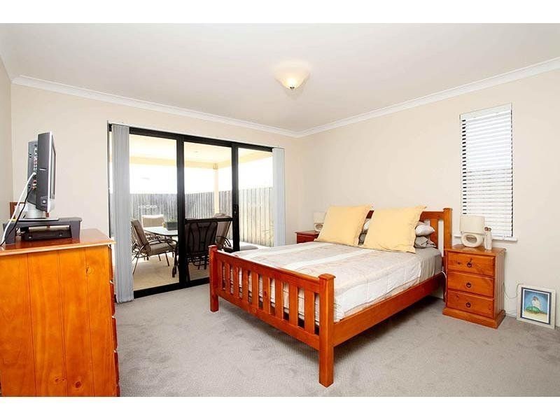 11 Buttercup Parkway, Halls Head WA 6210
