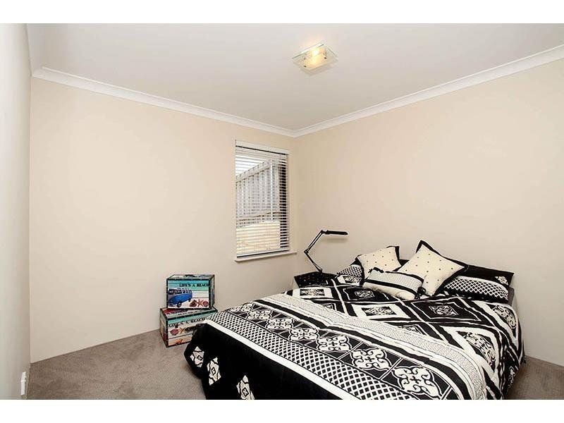 11 Buttercup Parkway, Halls Head WA 6210