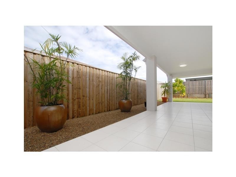 25 Elvena Circuit, Little Mountain QLD 4551