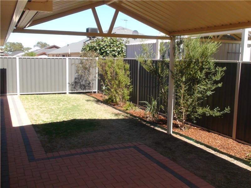 15 Quokka Street, Wattle Grove WA 6107