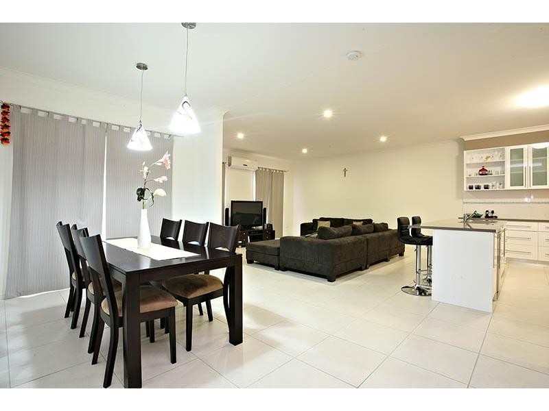 2,13 Mackenzie Street, Coomera QLD 4209