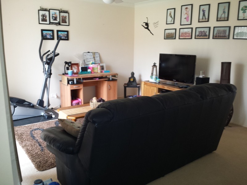 72 Whiteswan Ave, Blue Haven NSW 2262