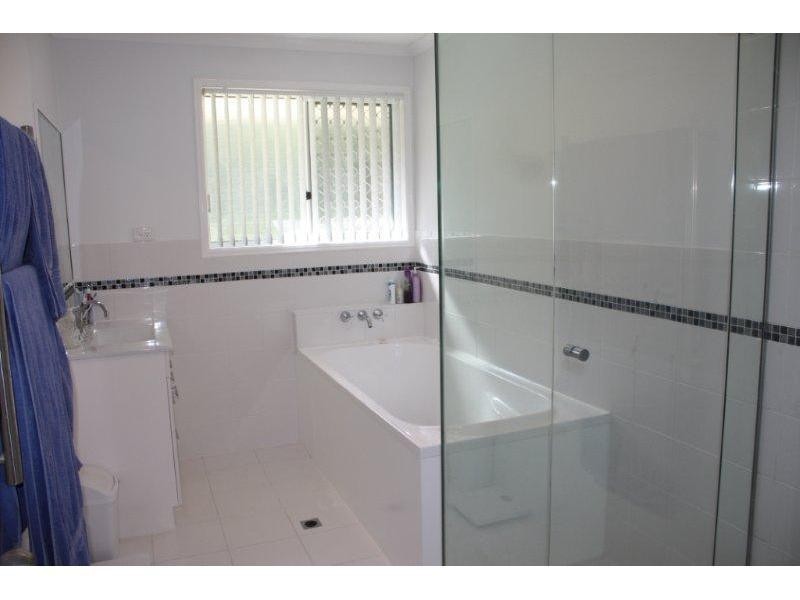 17 Sidney Drive, Beerwah QLD 4519