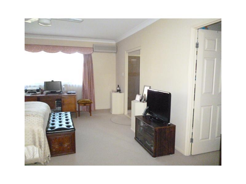 45 White Cedar Cct, Stretton QLD 4116