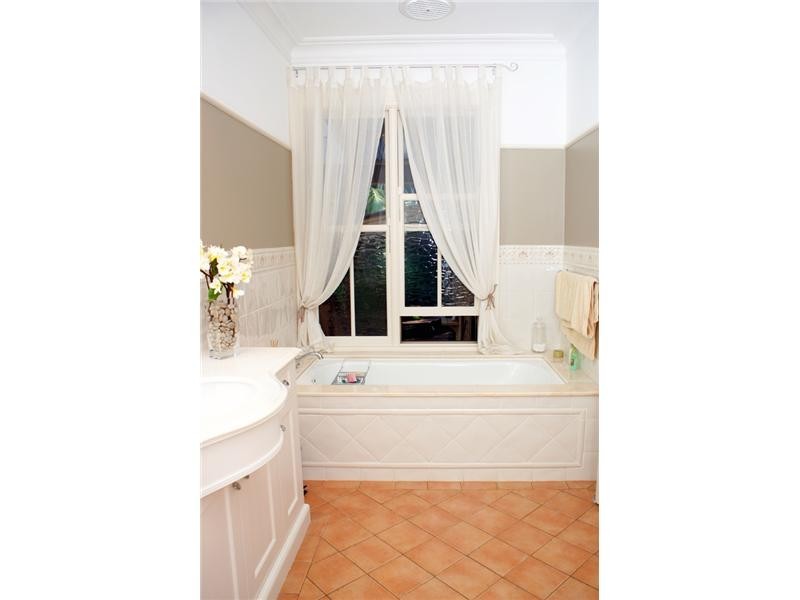 11 McCallum Place, Uki NSW 2484