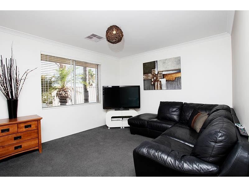 2,11 Muir Street, Innaloo WA 6018