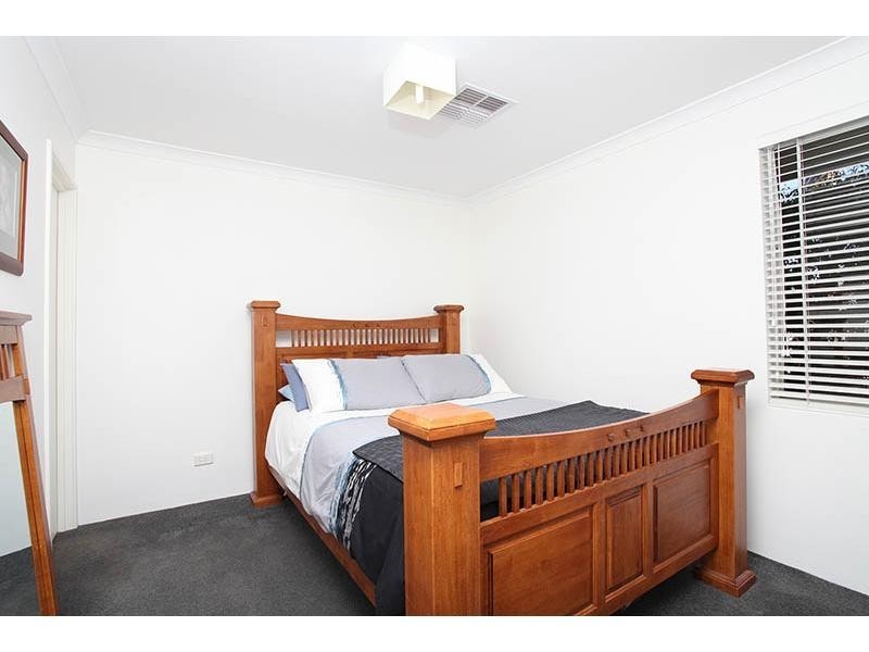 2,11 Muir Street, Innaloo WA 6018