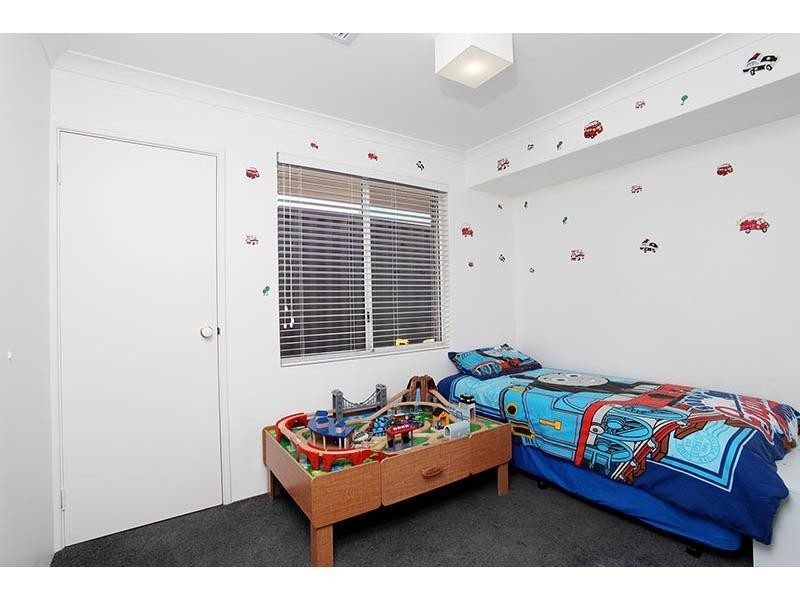 2,11 Muir Street, Innaloo WA 6018