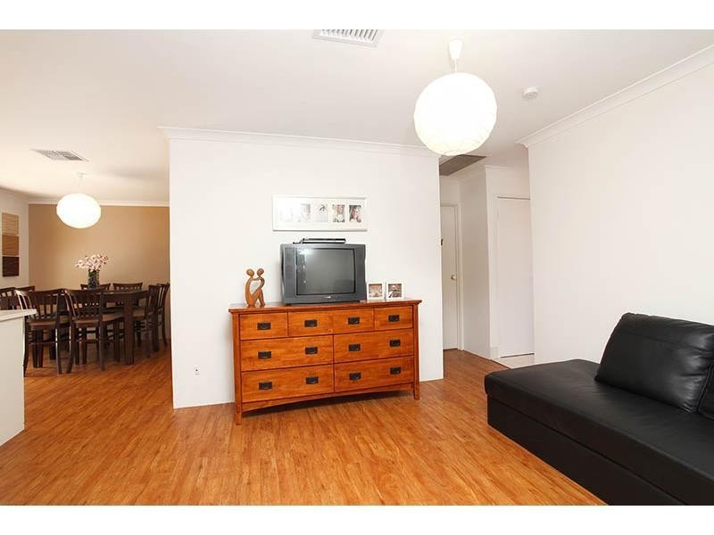 2,11 Muir Street, Innaloo WA 6018