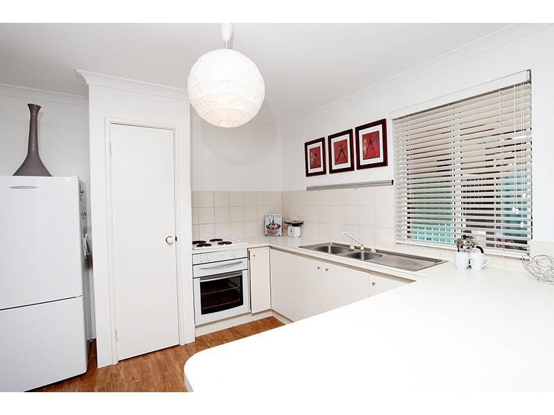 2,11 Muir Street, Innaloo WA 6018